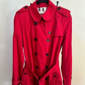 Burberry short Women's belted trench in Red, size 14
